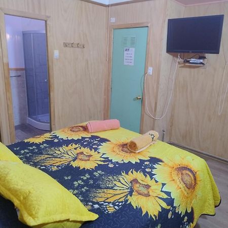 Hostal Y Residencial El Mundial プエルト・ナタレス エクステリア 写真