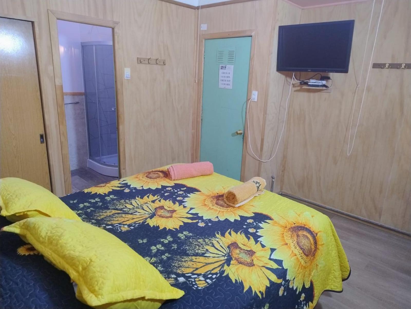 Hostal Y Residencial El Mundial プエルト・ナタレス エクステリア 写真